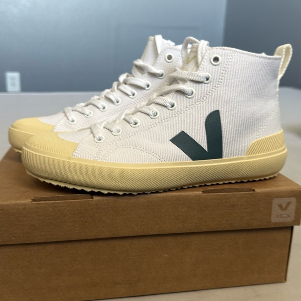 Veja Nova High Tops